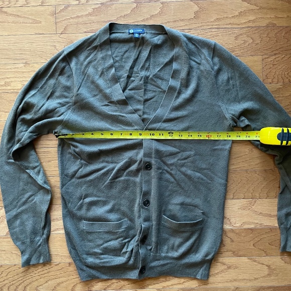 Olive J. Crew Cardigan - Picture 4 of 5